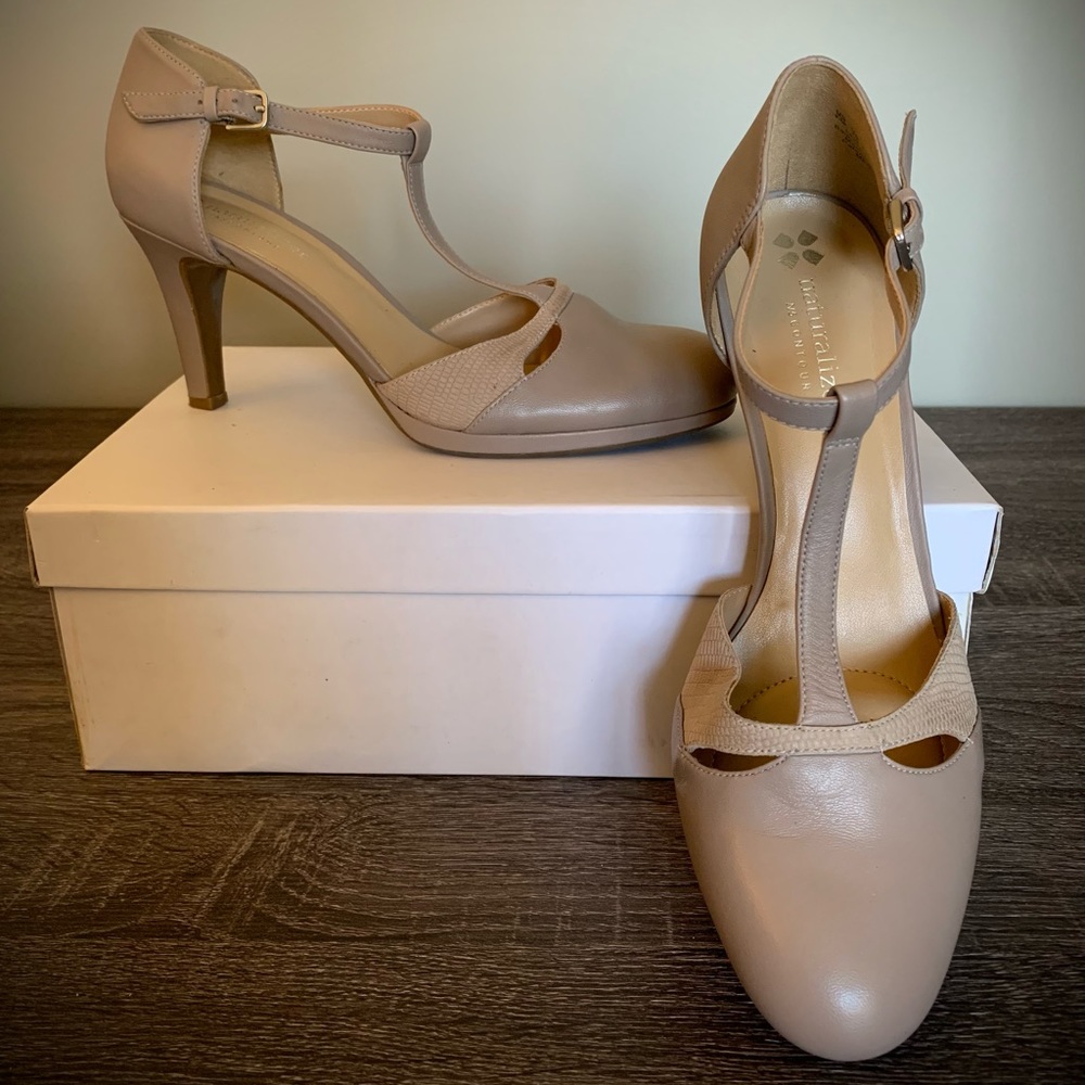 Naturalizer cream T-strap 3” heel, style is Megan.  Excellent condition.